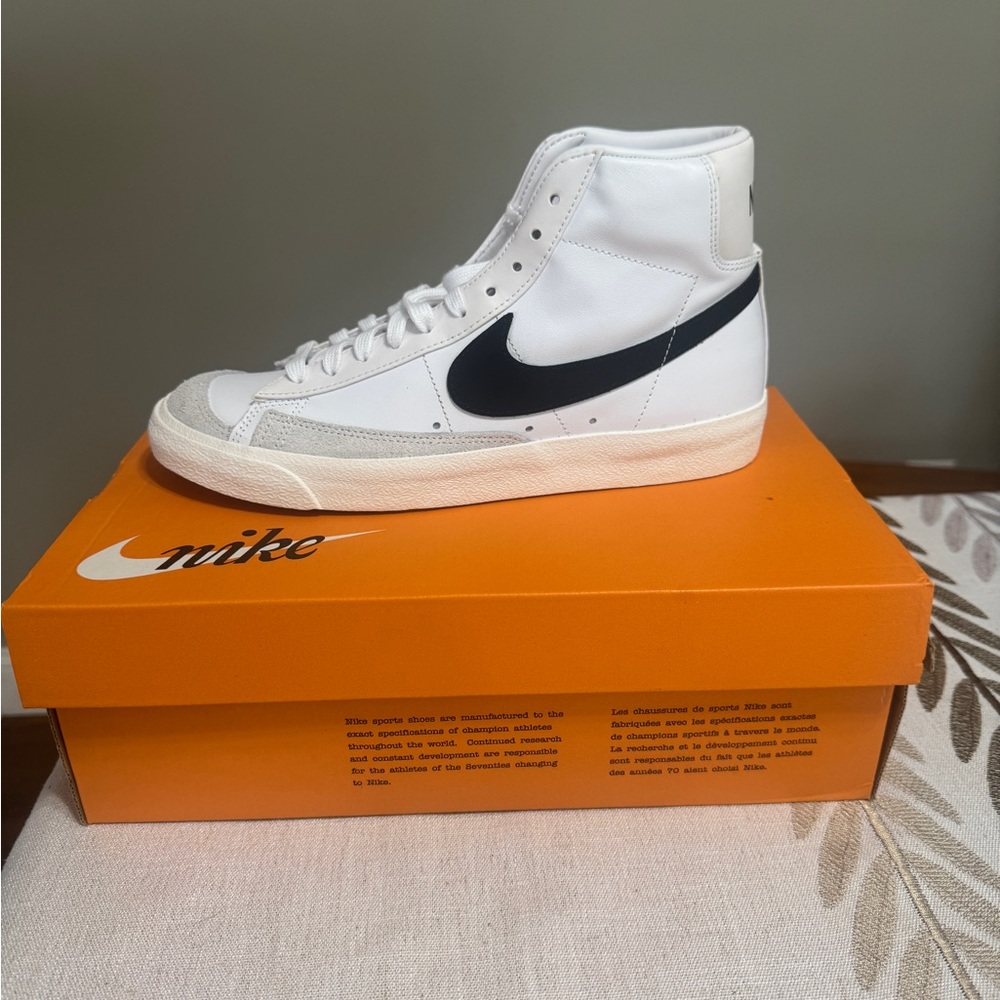 Nike Women’s Vintage Blazer Mid 77 sneakers